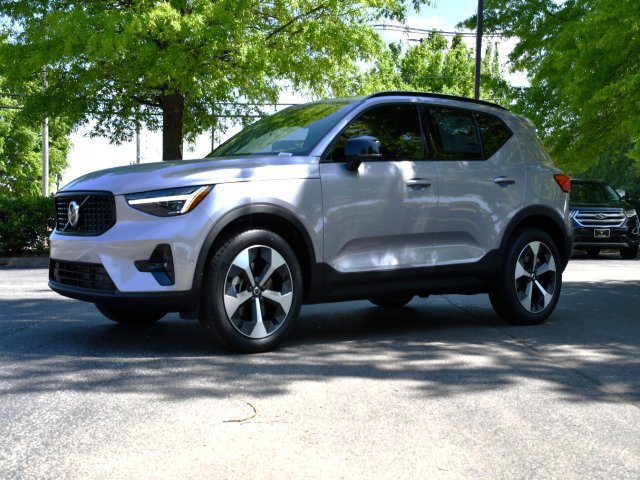 New 2026 Volvo XC40 B5 Plus w/ Protection Package Premier AWD/4WD image 3