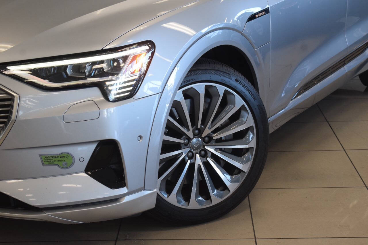 Used 2019 Audi e-tron Prestige w/ Prestige Package AWD/4WD image 14