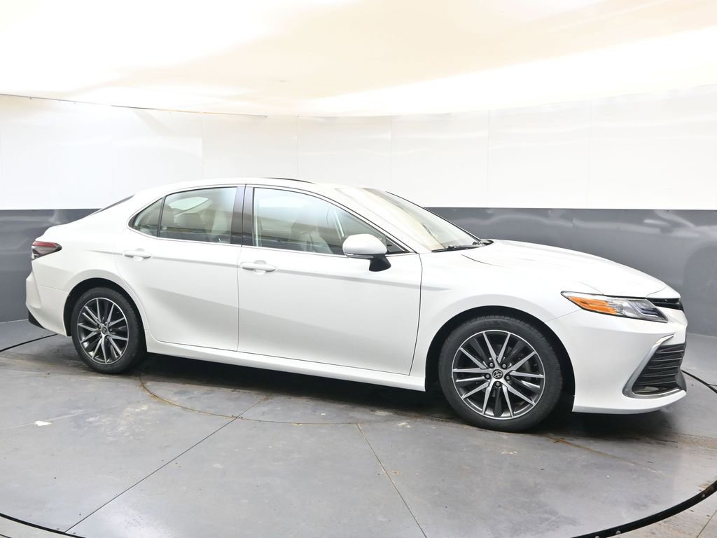 Used 2023 Toyota Camry XLE w/ Cold Weather Package image 7