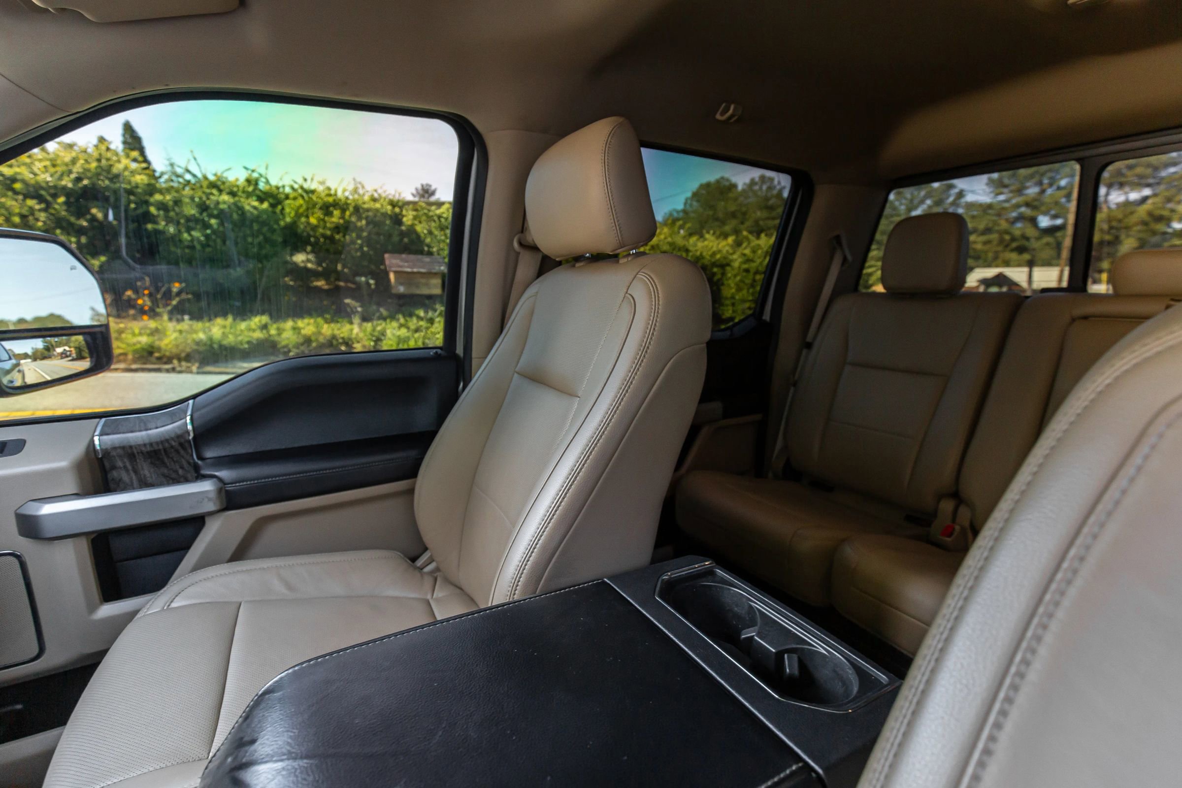 Used 2017 Ford F250 Lariat w/ Chrome Package image 18