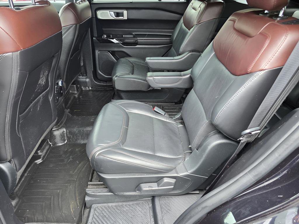 Used 2022 Ford Explorer Platinum w/ Equipment Group 601A AWD/4WD image 17