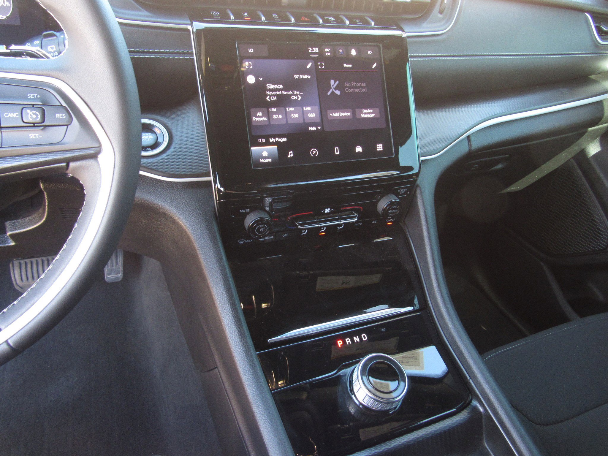 Used 2024 Jeep Grand Cherokee Laredo X w/ Trailer Tow Package image 17