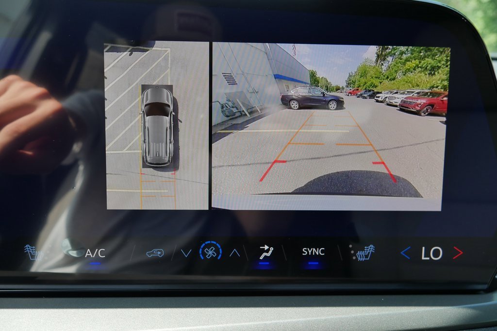 New 2026 Chevrolet Traverse LT w/ Enhanced Driving Package image 16