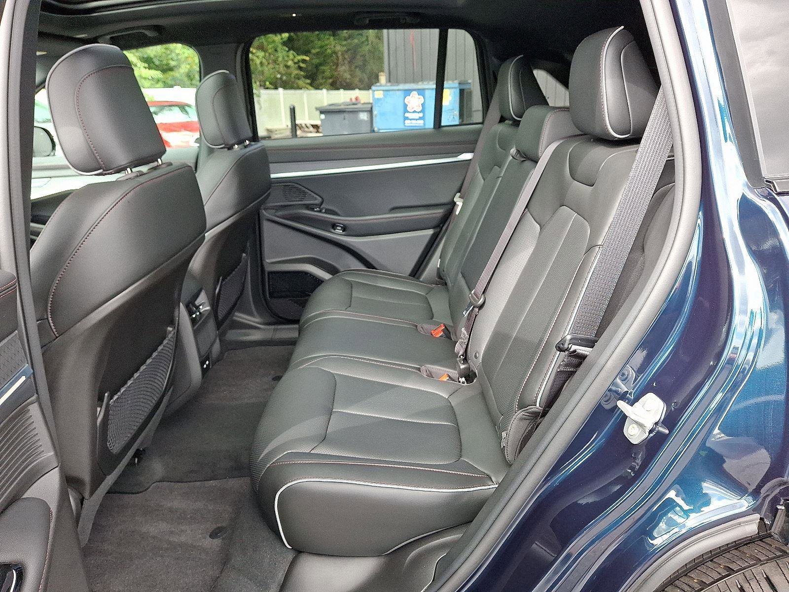 Used 2025 Jeep Wagoneer Limited image 10