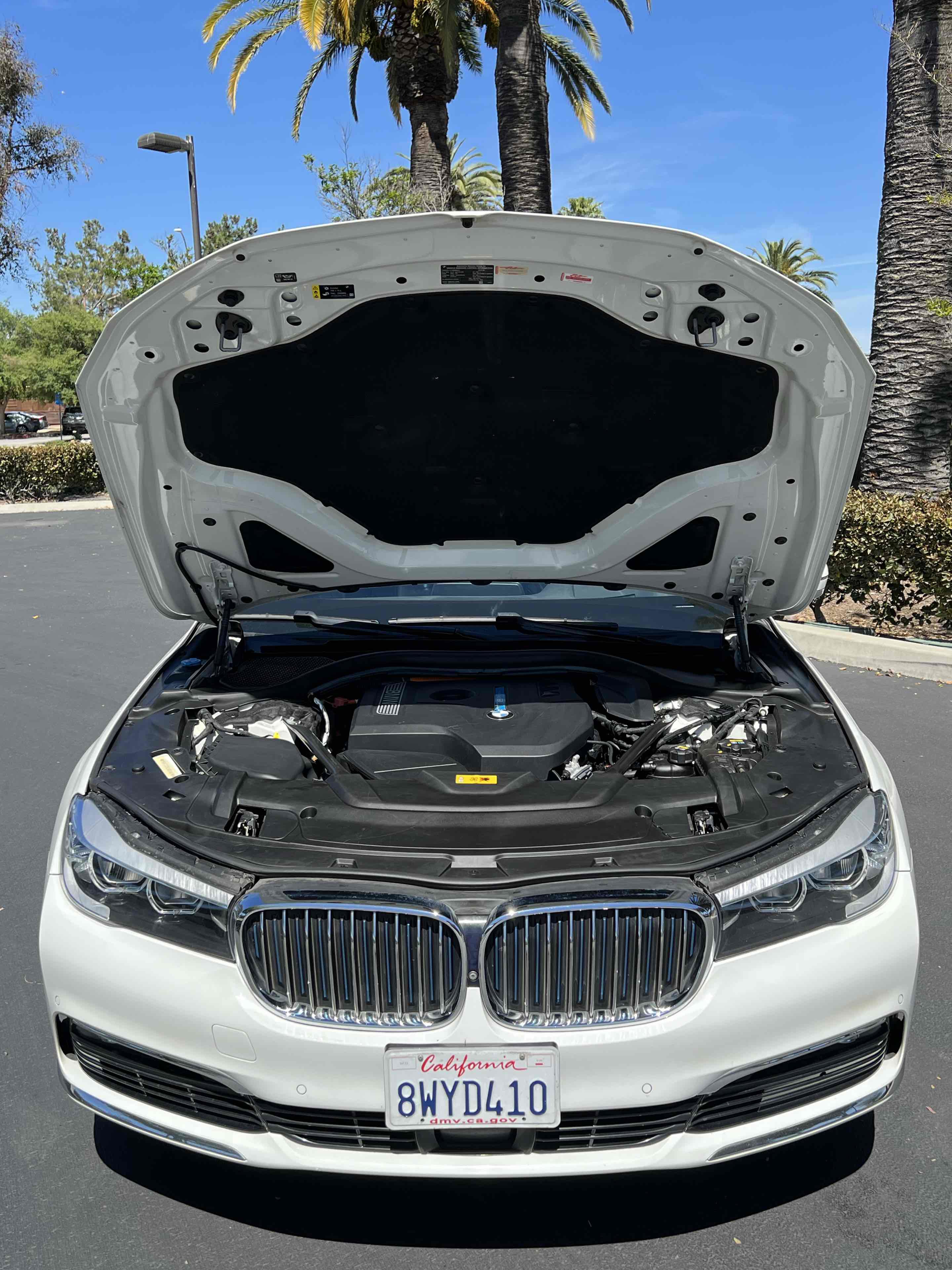 Used 2018 BMW 740e xDrive AWD/4WD image 26