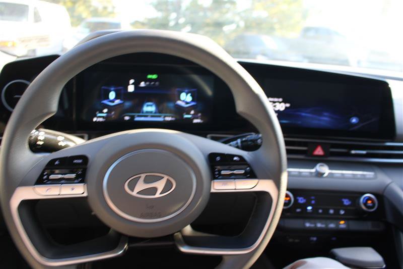 Used 2024 Hyundai Elantra SEL image 17