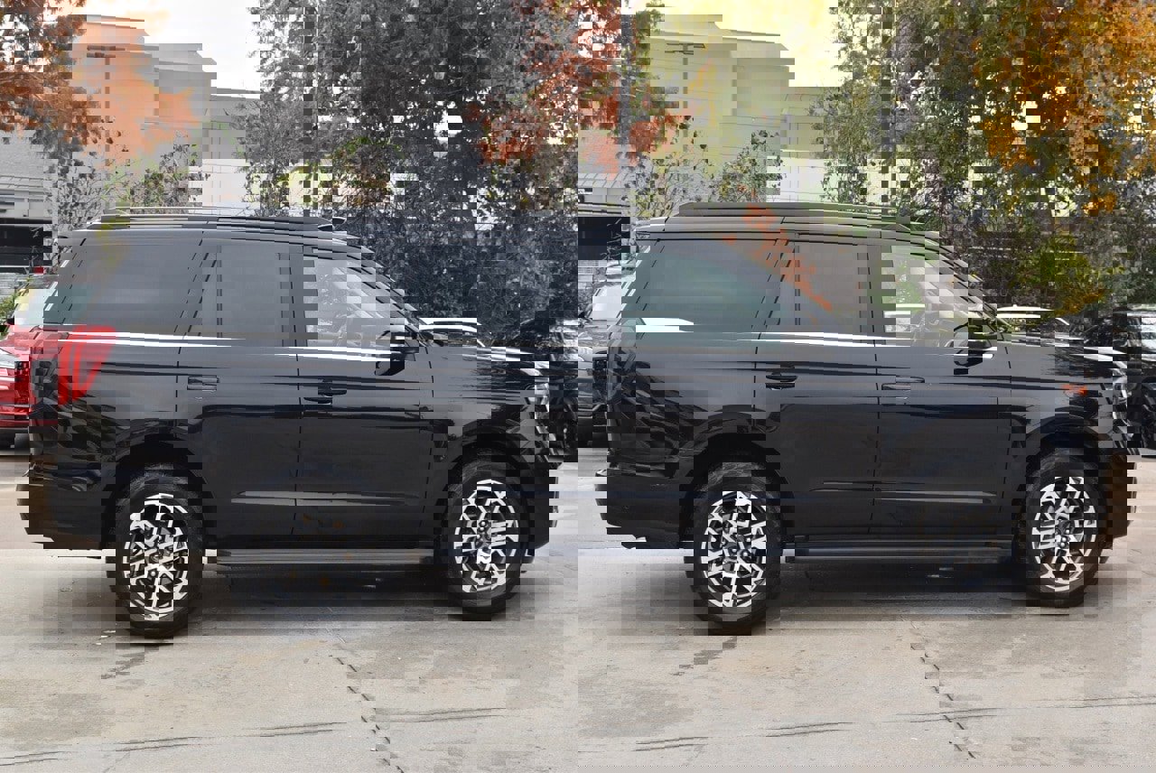 Certified 2025 Ford Expedition Active image 6