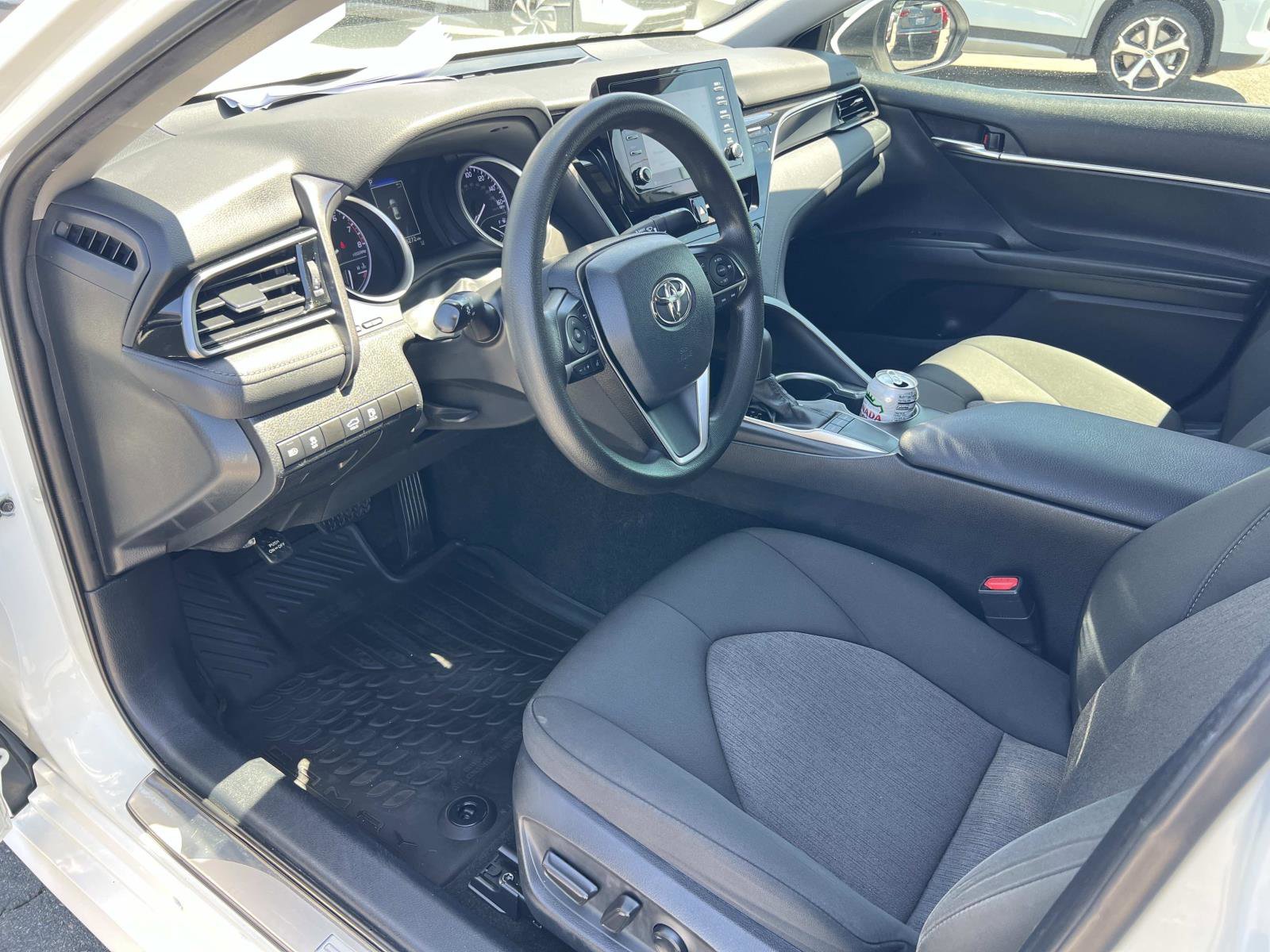 Used 2022 Toyota Camry LE FWD image 5