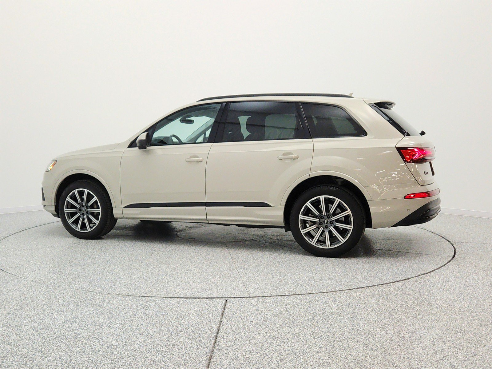 Used 2023 Audi Q7 2.0T Premium Plus w/ Premium Plus Package AWD/4WD image 8