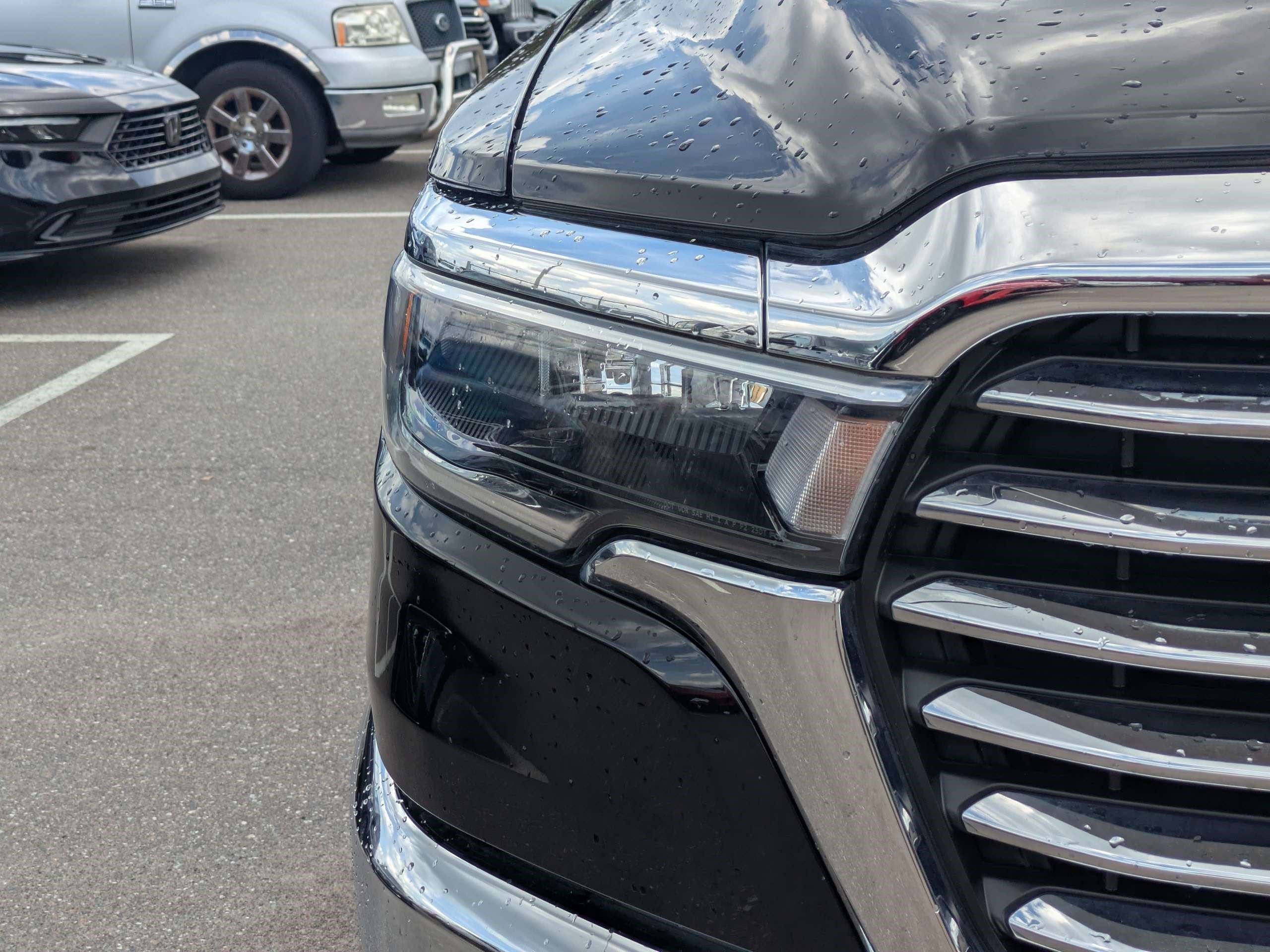 Used 2025 RAM 1500 Laramie AWD/4WD image 9