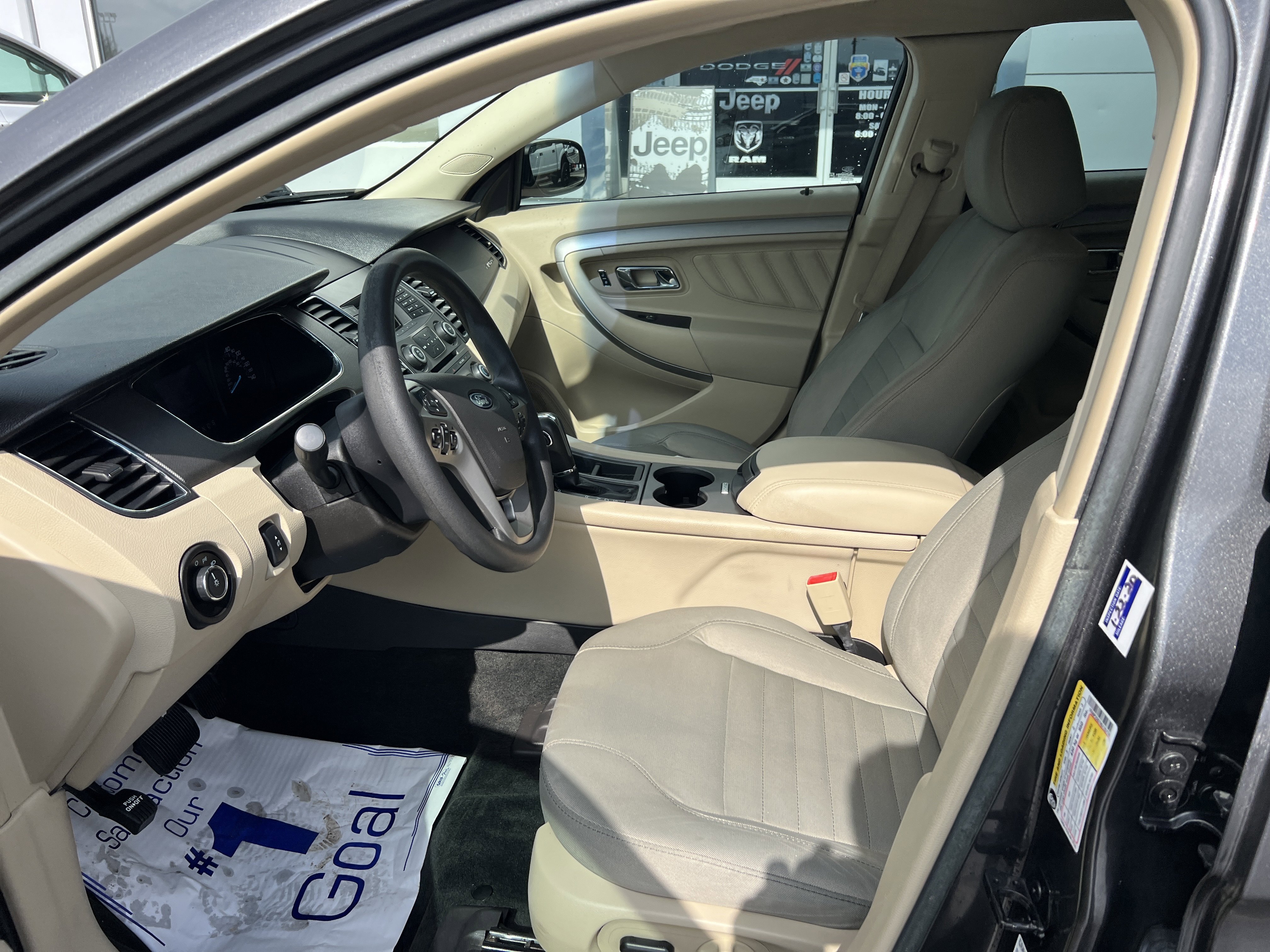 Used 2017 Ford Taurus SE FWD image 15