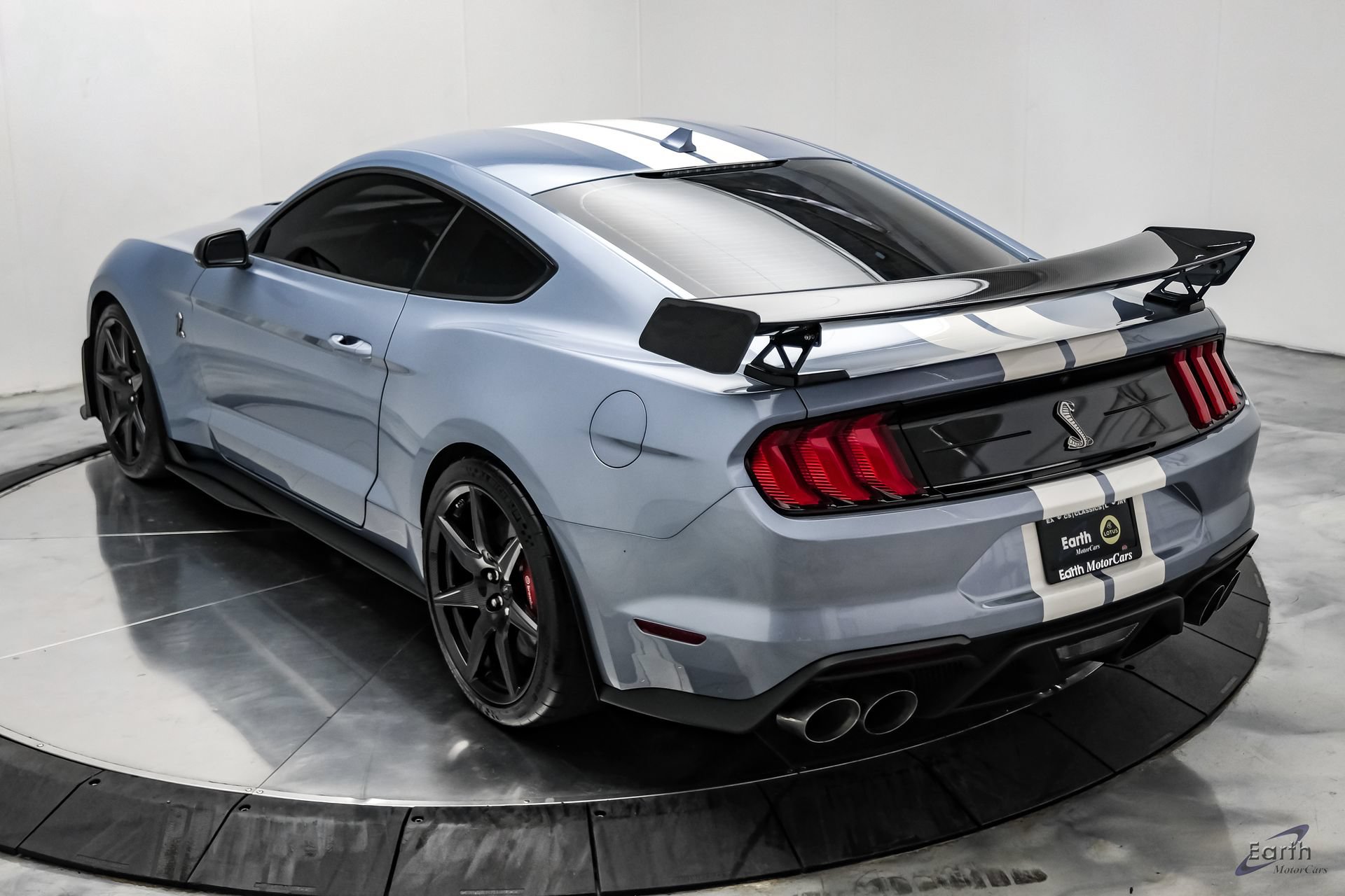 Used 2022 Ford Mustang Shelby GT500 w/ Carbon Fiber Track Pack RWD image 14