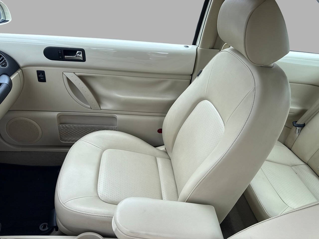 Used 2008 Volkswagen Beetle S FWD image 15