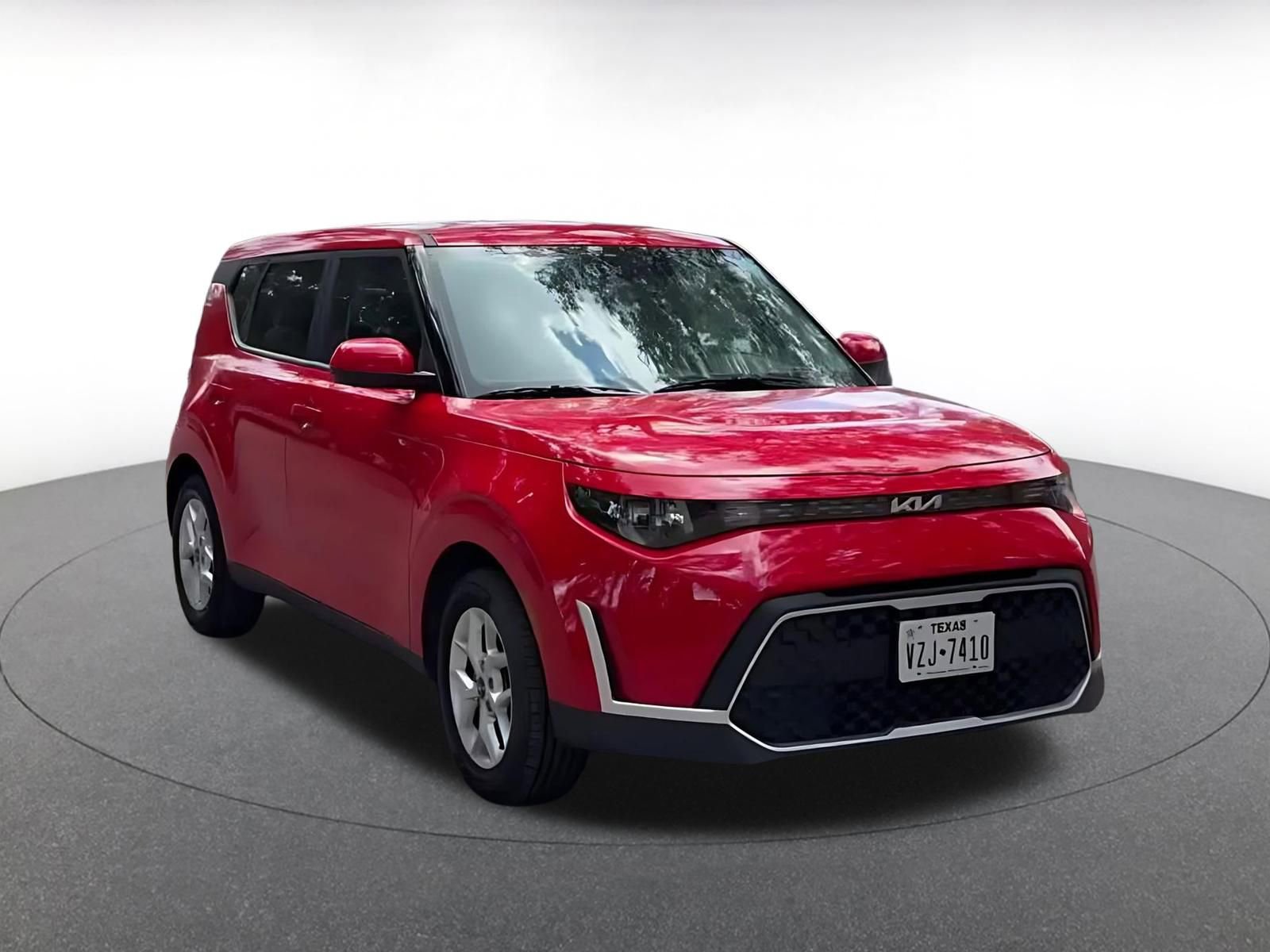 Used 2025 Kia Soul LX w/ LX Technology Package FWD image 3