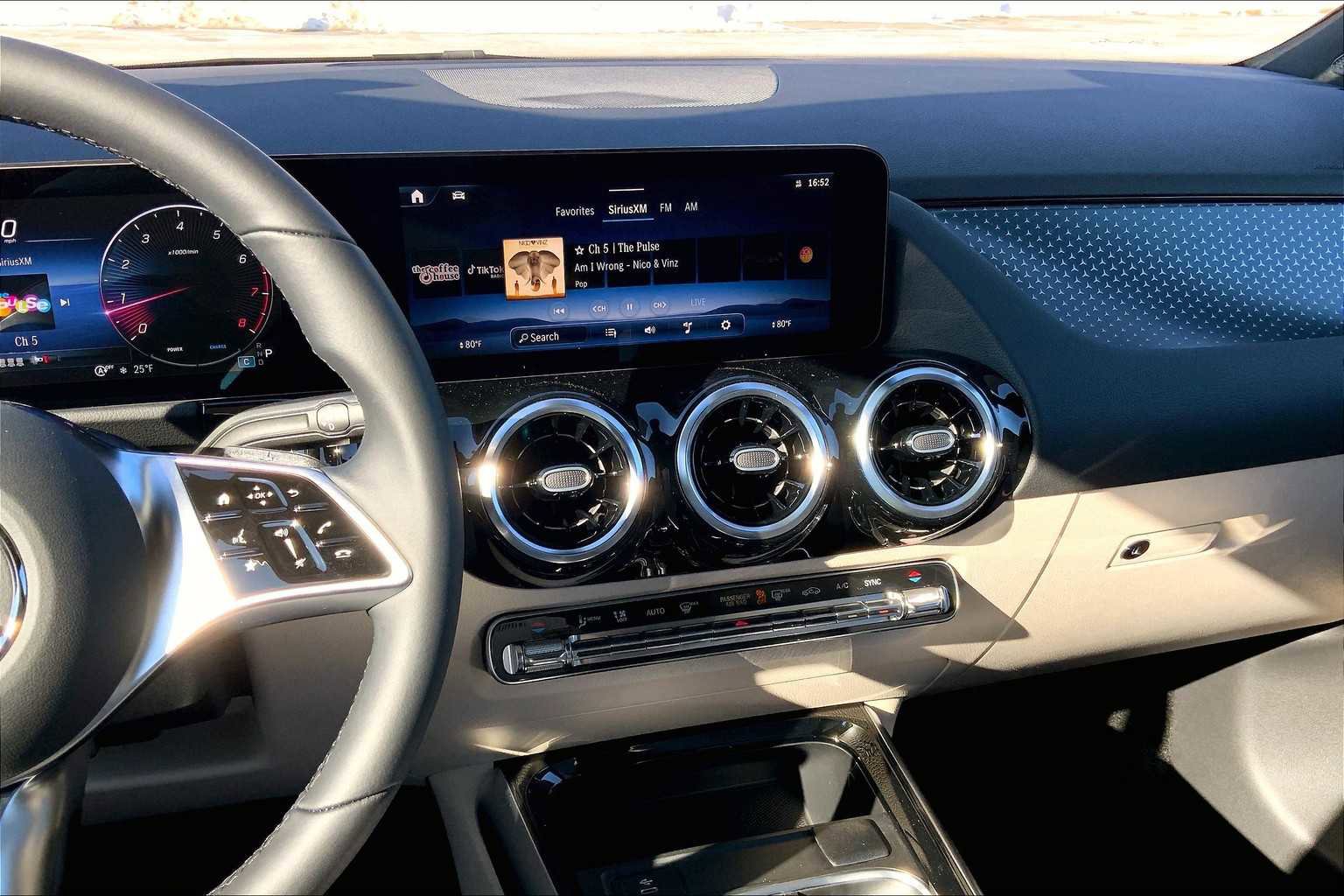 New 2025 Mercedes-Benz GLA 250 GLA 250 image 6