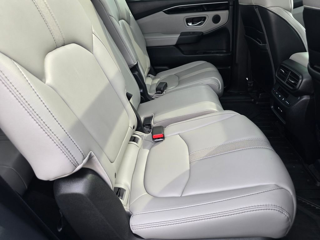Used 2025 Honda Pilot Touring image 15