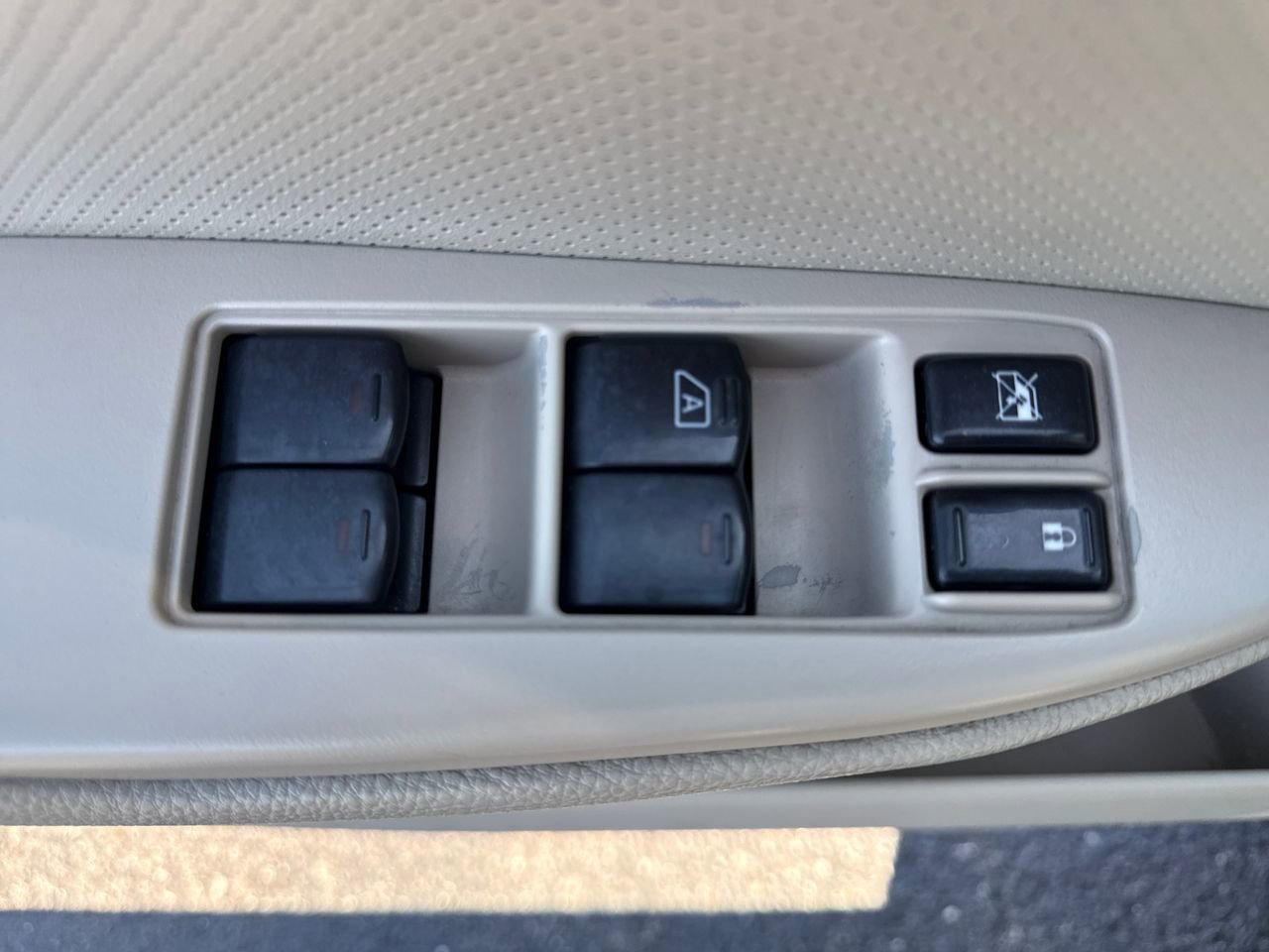 Used 2010 Subaru Outback 2.5i Limited AWD/4WD image 16