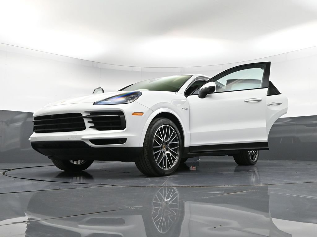 Certified 2022 Porsche Cayenne E-Hybrid Coupe AWD/4WD image 40