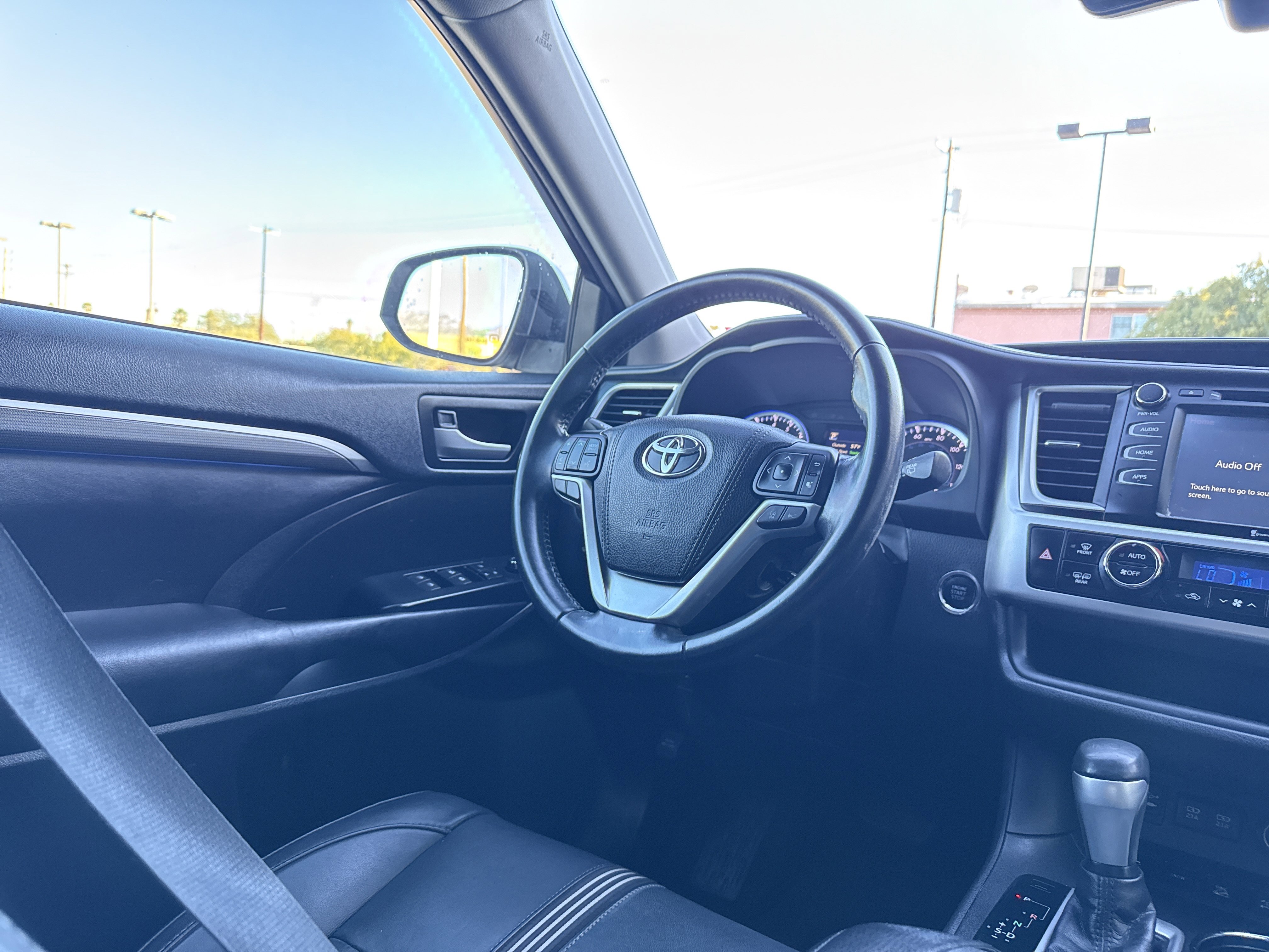 Used 2017 Toyota Highlander SE image 27