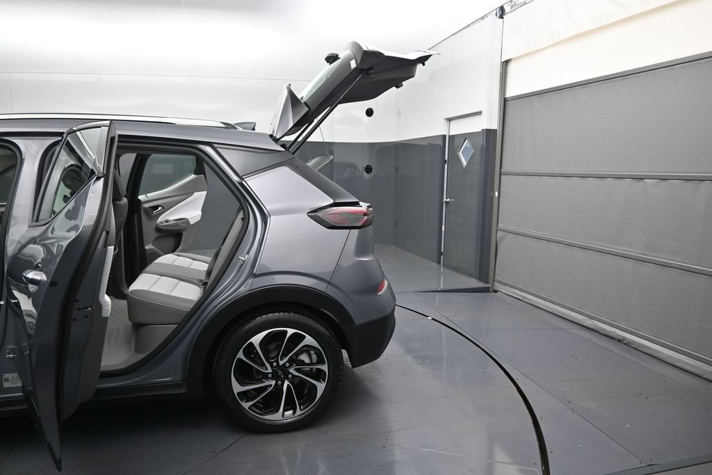 Certified 2023 Chevrolet Bolt EUV Premier w/ Sun & Sound Package FWD image 12