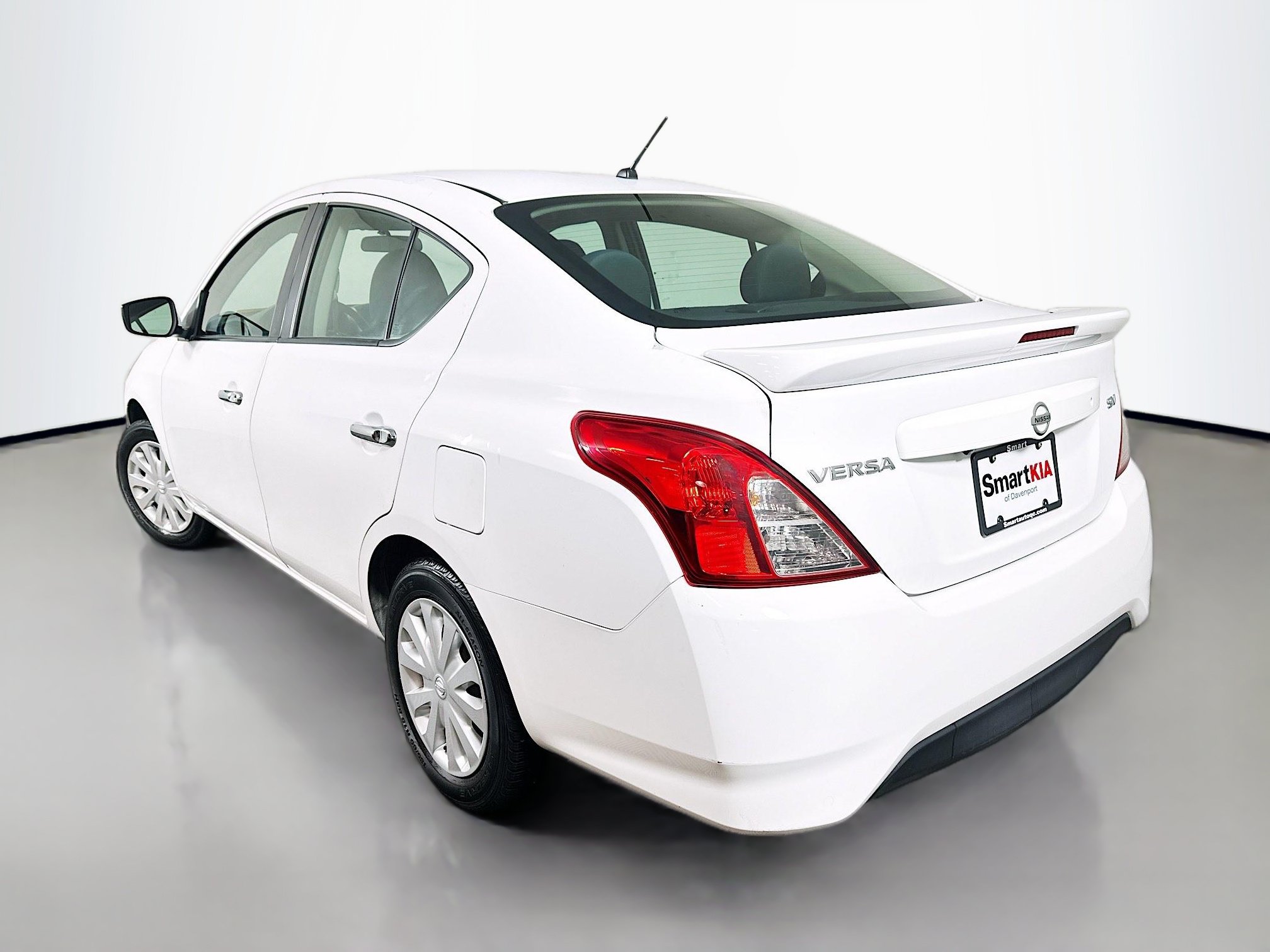 Used 2019 Nissan Versa SV FWD image 5