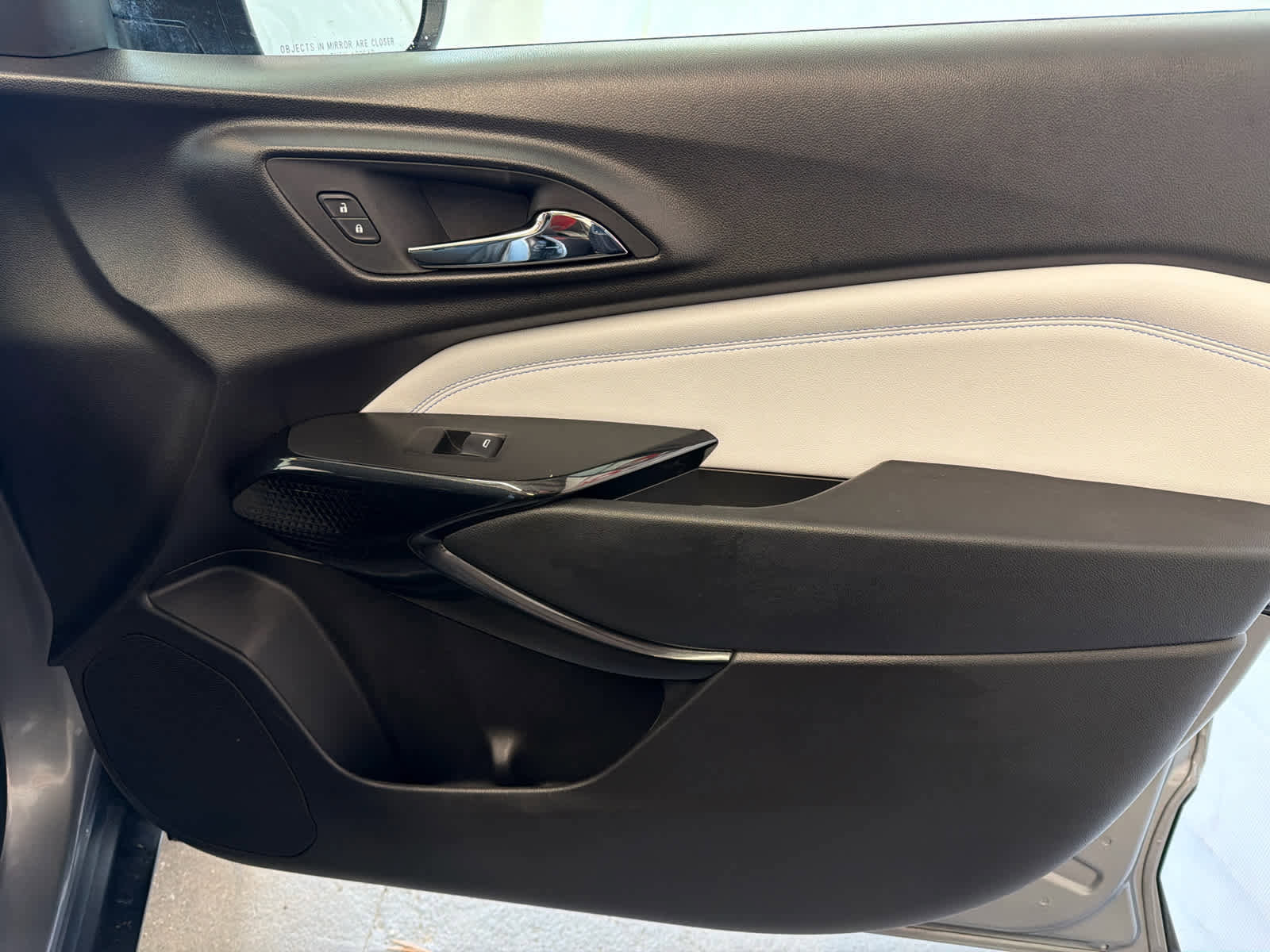 Used 2025 Chevrolet Trax LT w/ LT Convenience Package image 27