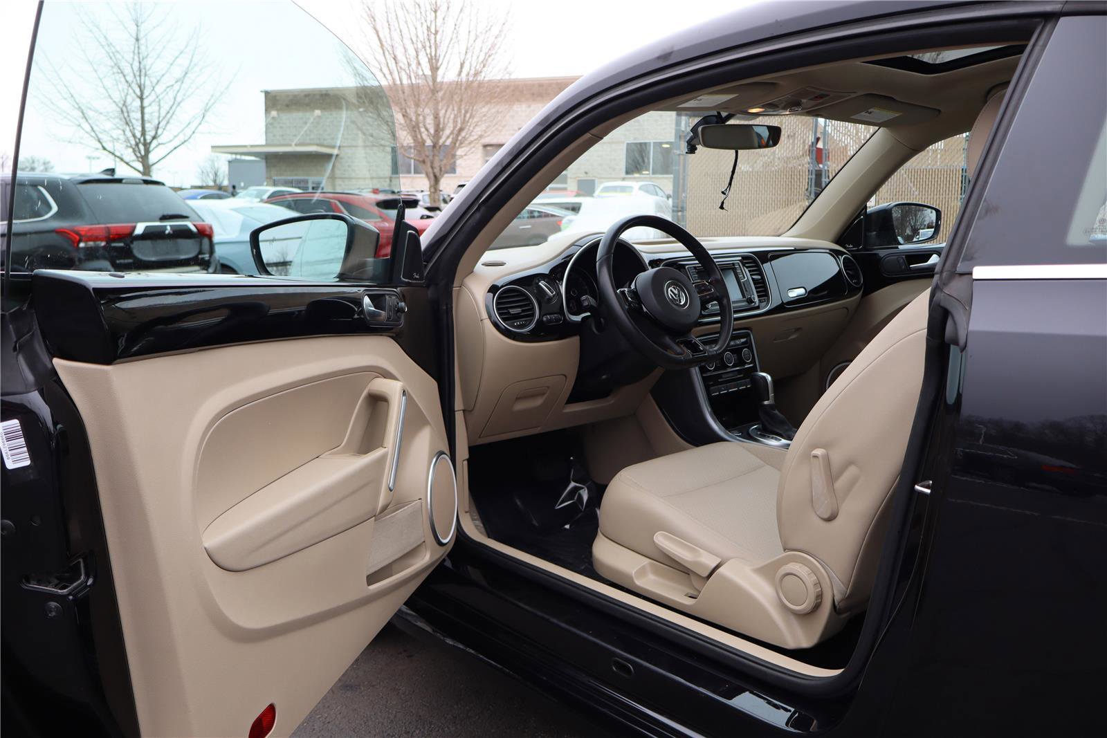 Used 2019 Volkswagen Beetle 2.0T SE w/ SE Premium Package image 12