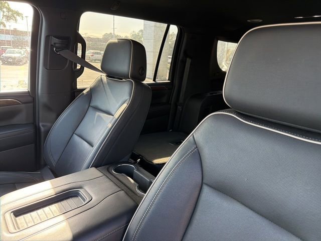 Used 2023 Chevrolet Suburban Premier image 9