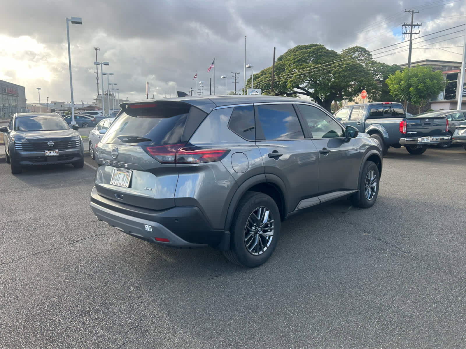 Used 2023 Nissan Rogue S AWD/4WD image 3