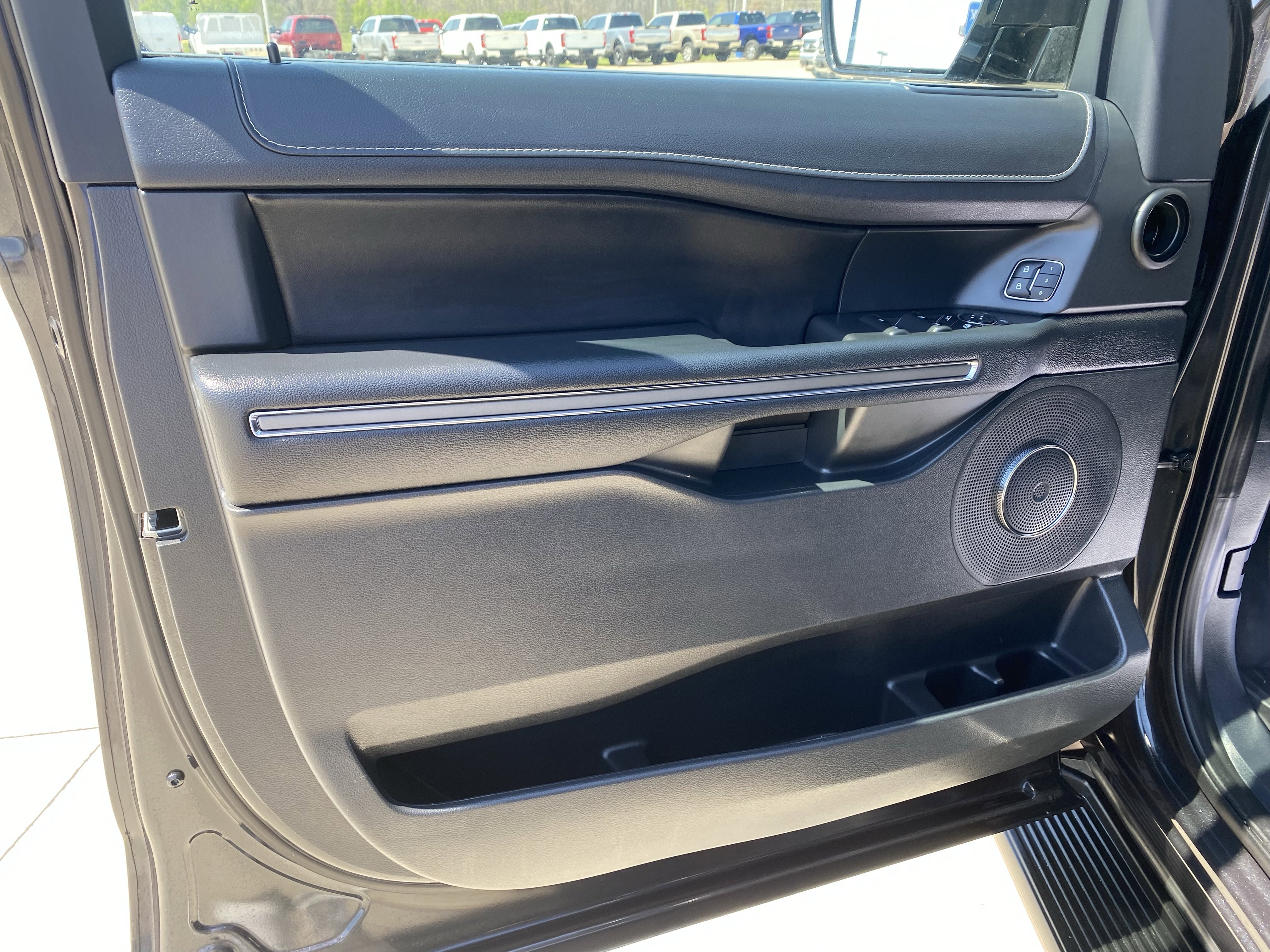 Used 2024 Ford Expedition XLT image 19