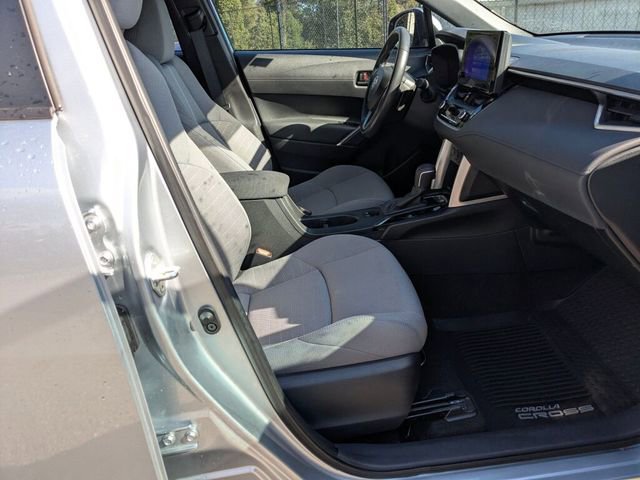 Used 2023 Toyota Corolla Cross SE image 39
