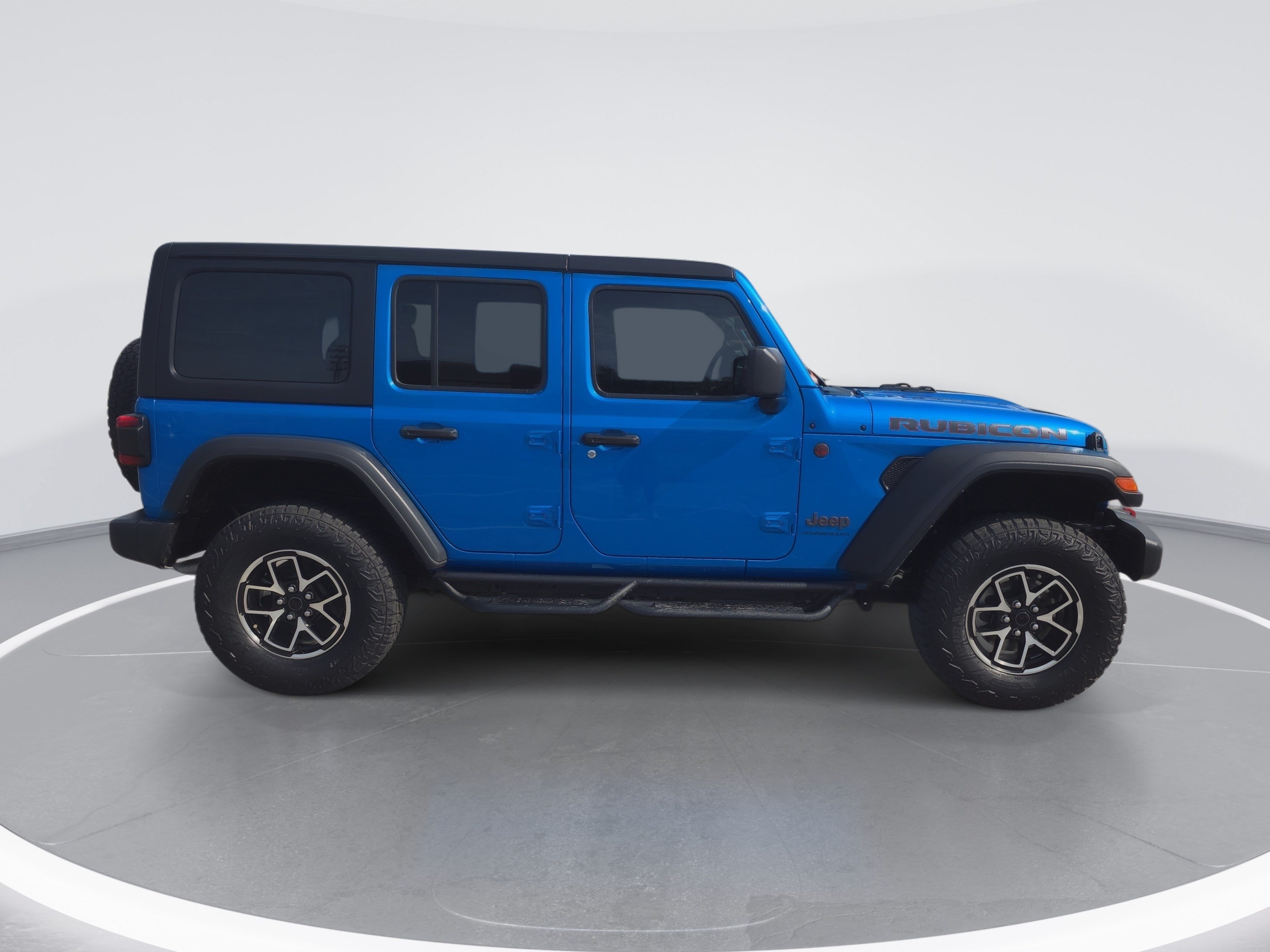 Used 2024 Jeep Wrangler Unlimited Rubicon w/ Convenience Group AWD/4WD image 2