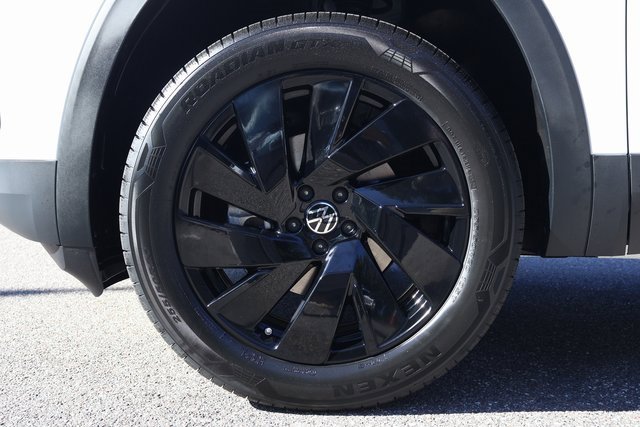 New 2026 Volkswagen Atlas Cross Sport SE image 9