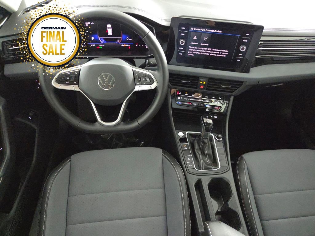 Certified 2025 Volkswagen Jetta SE w/ Sunroof Package image 15