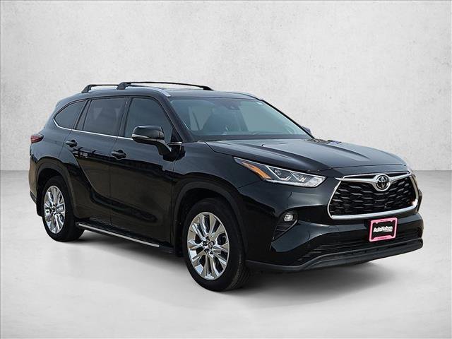 Used 2025 Toyota Highlander Limited AWD/4WD image 3