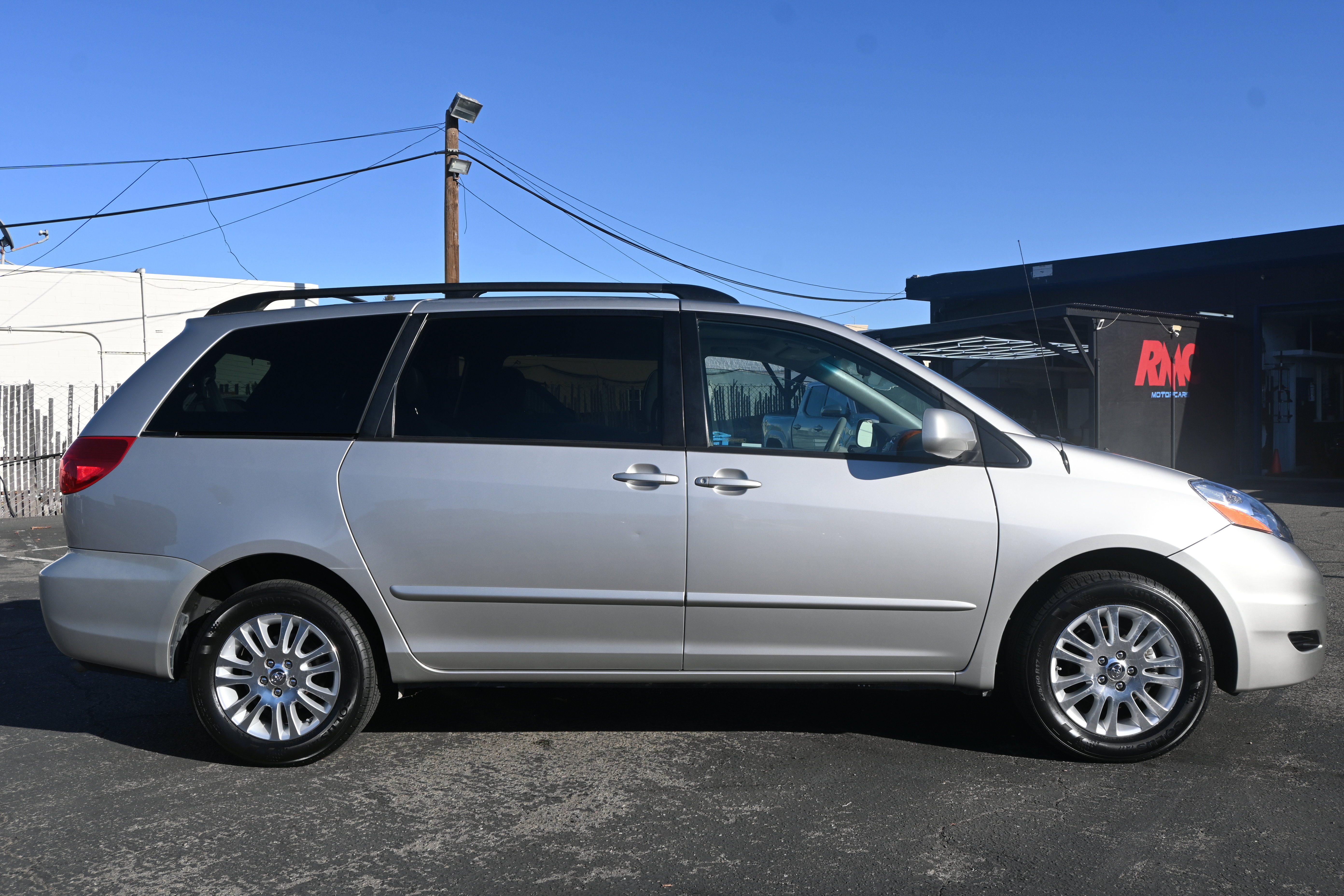 Used 2010 Toyota Sienna AWD image 6