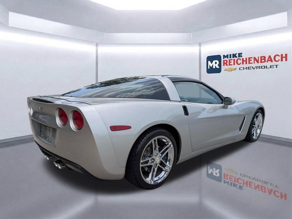 Used 2005 Chevrolet Corvette Coupe w/ Preferred Equipment Group RWD image 4