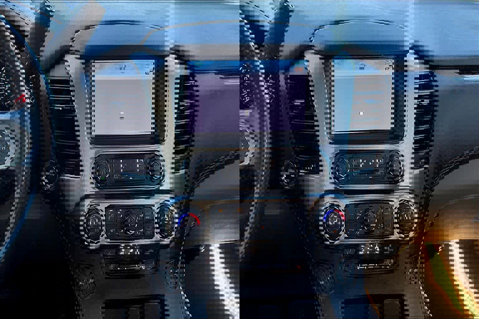 Used 2015 Chevrolet Suburban LT image 7