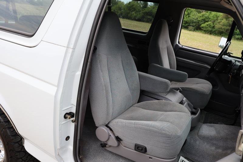 Used 1996 Ford Bronco XLT AWD/4WD image 11