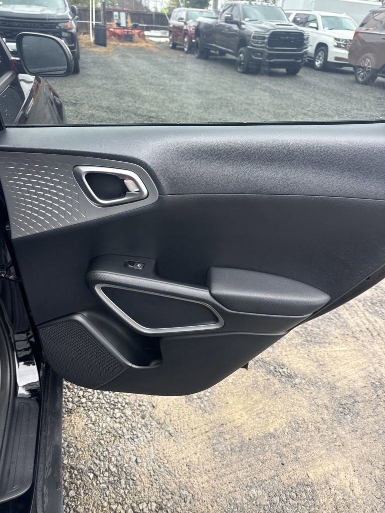 Used 2021 Kia Soul LX image 9