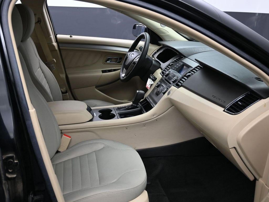 Used 2016 Ford Taurus SE image 28
