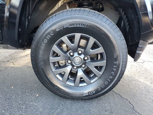 Used 2022 Toyota Tacoma SR5 w/ Technology Package image 5