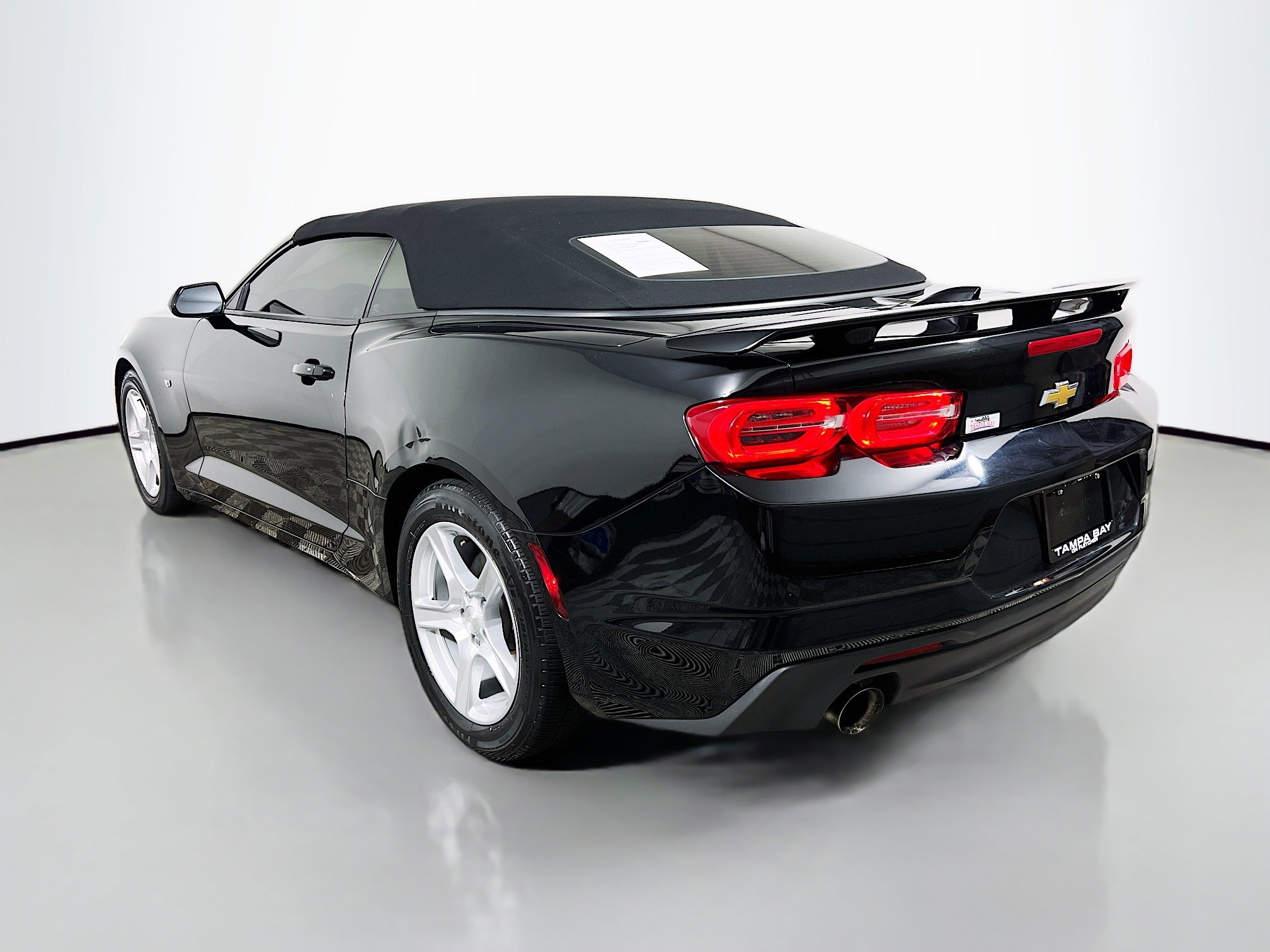 Used 2023 Chevrolet Camaro LT RWD image 8