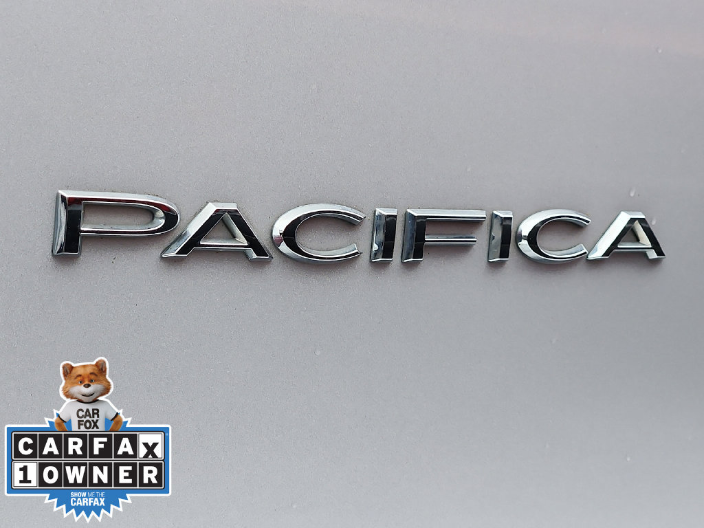 Used 2024 Chrysler Pacifica Touring-L FWD image 30
