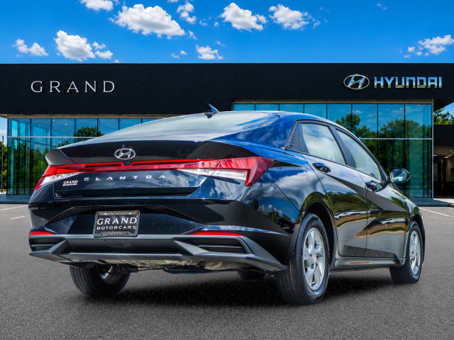 Used 2023 Hyundai Elantra SE FWD image 6