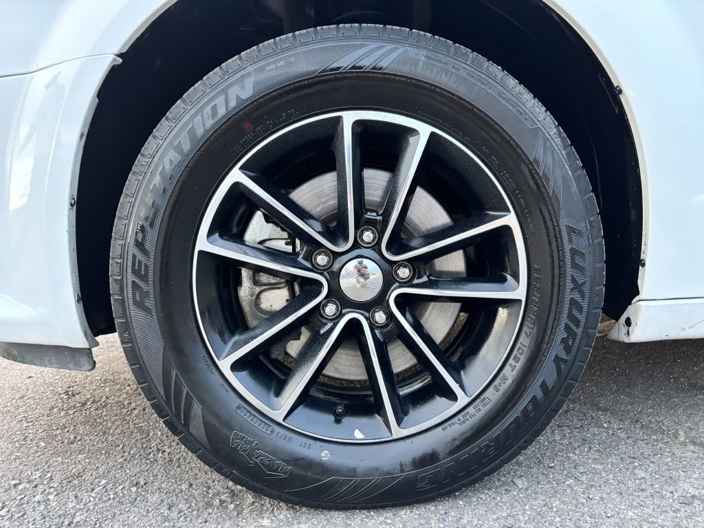 Used 2018 Dodge Grand Caravan SE image 26