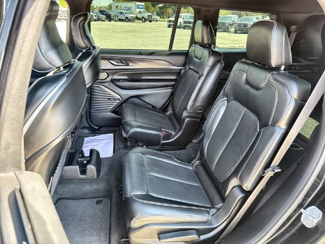 Used 2021 Jeep Grand Cherokee L Overland w/ Luxury Tech Group IV AWD/4WD image 23