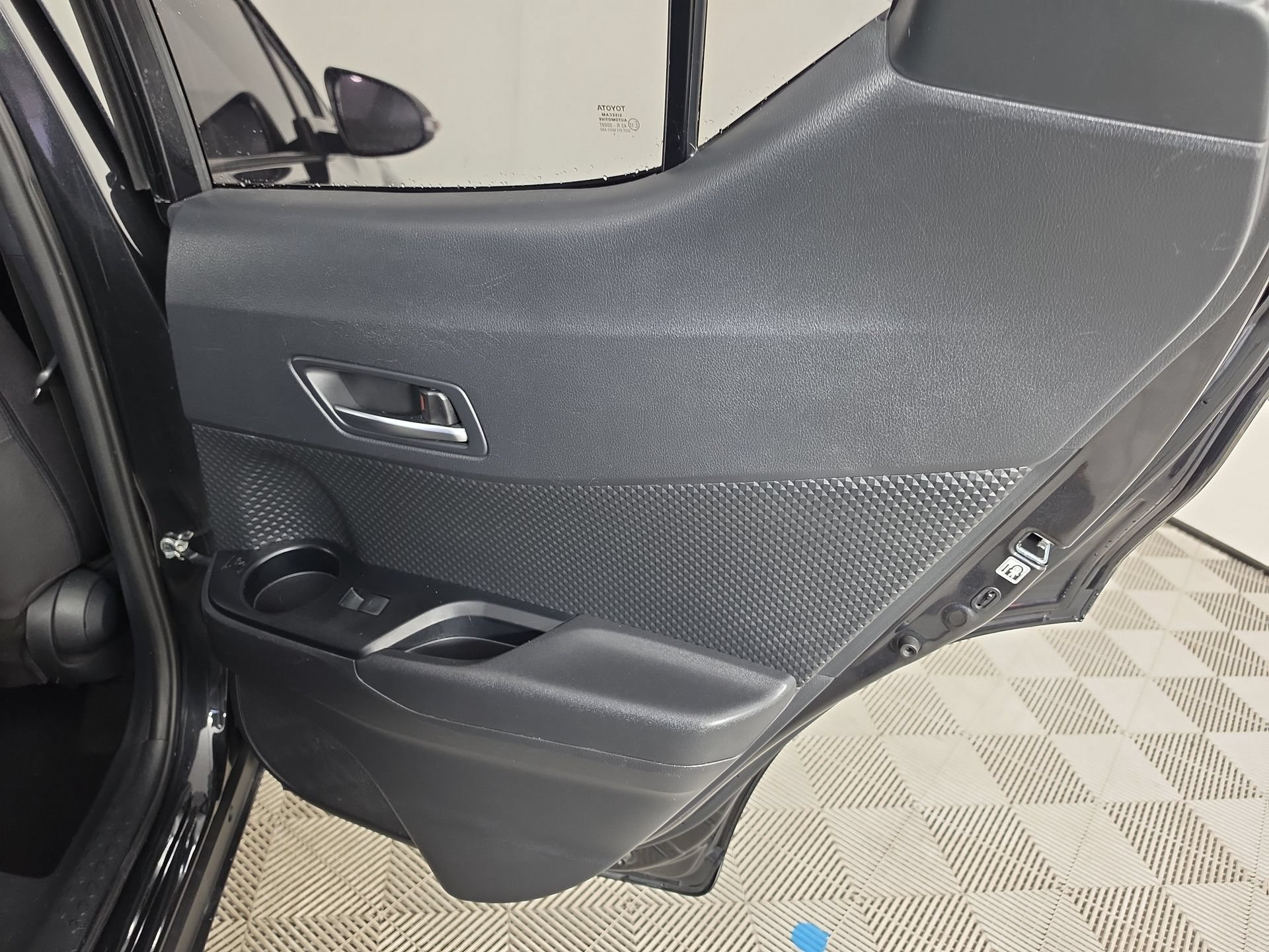 Used 2021 Toyota C-HR XLE FWD image 39