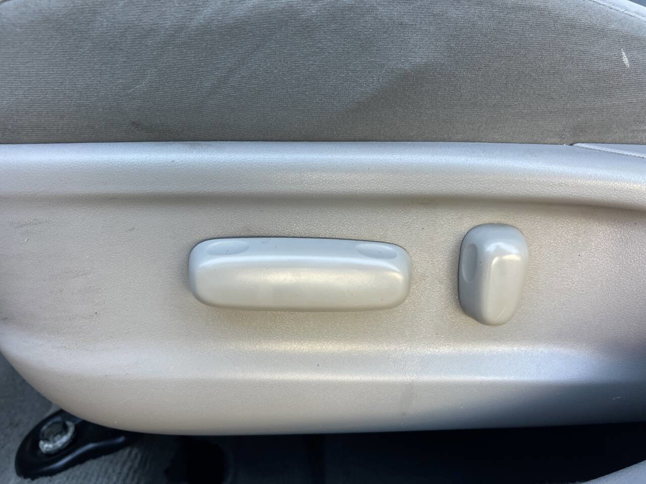 Used 2011 Toyota Camry LE image 19