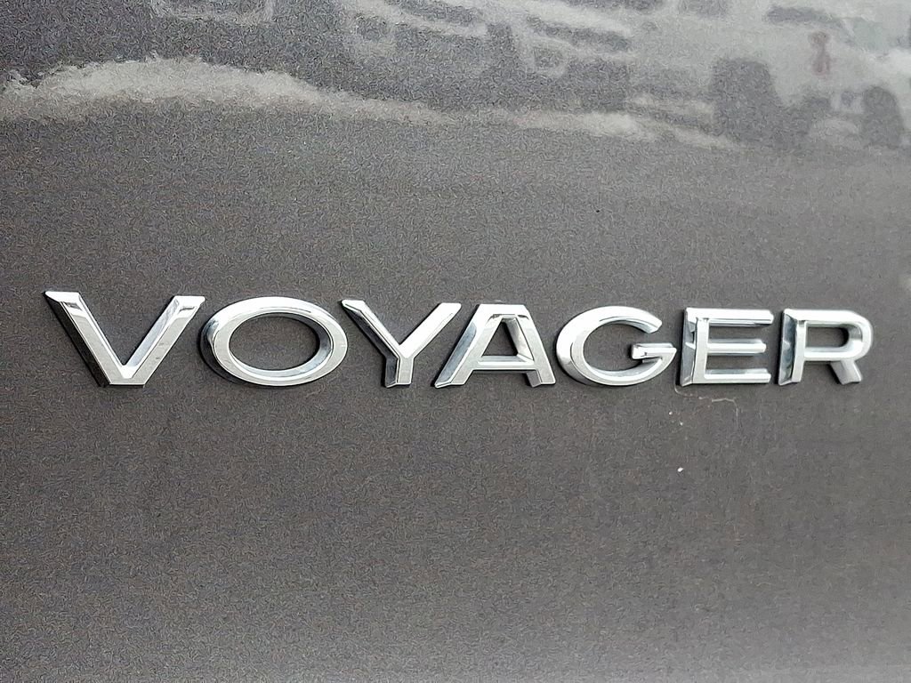 Used 2023 Chrysler Voyager LX image 32